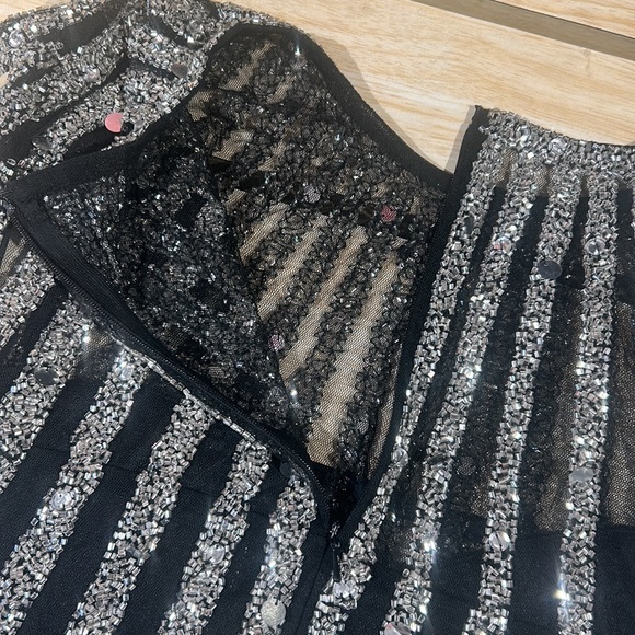 Long skinny black Elegence gown - Picture 6 of 11